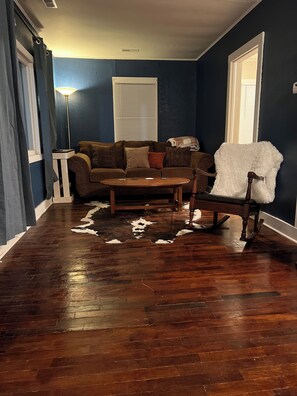 Living area - Clean & Cozy 2B- Perfect Small-Town Stay (Abilene)