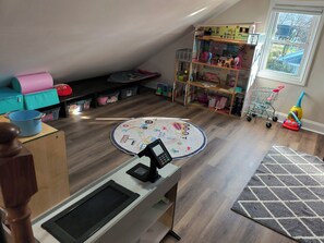 Children's area - Fantastic cottage located within walking distance from charming old town Clinton (Clinton)