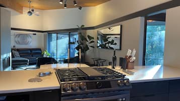 Micro-ondes, four, plaque de cuisson, lave-vaisselle