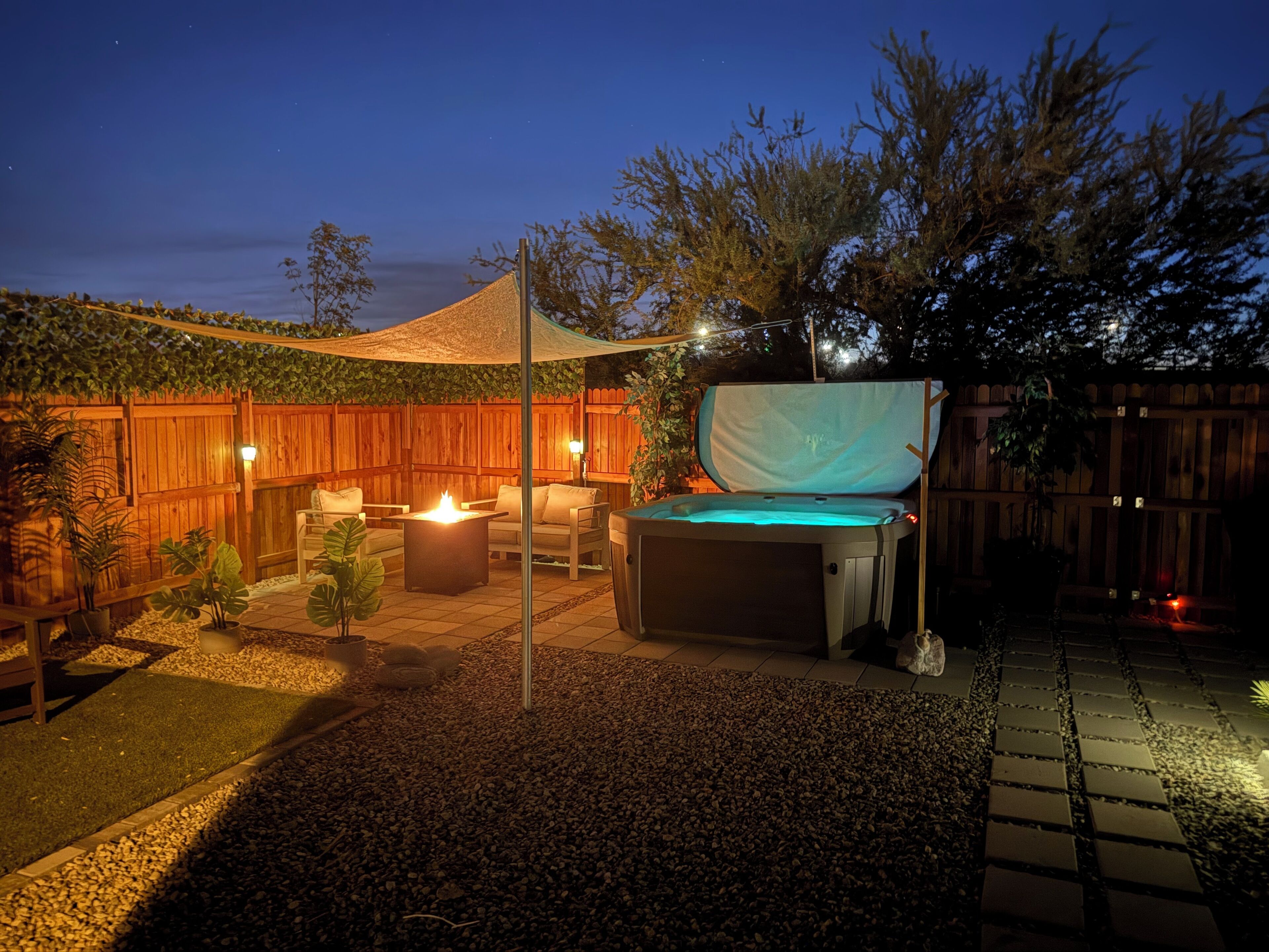 Outdoor spa tub