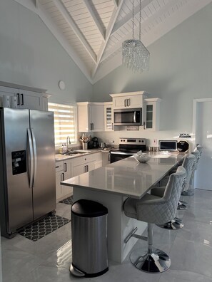 Private kitchen - Vibing at Gia’s in Drax Hall with Pool and Beach. Mins away from Ocho Rios (Saint Ann's Bay)