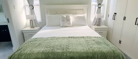 Iron/ironing board, WiFi, bed sheets