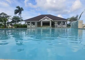 Pool - Vibing at Gia’s in Drax Hall with Pool and Beach. Mins away from Ocho Rios (Saint Ann's Bay)