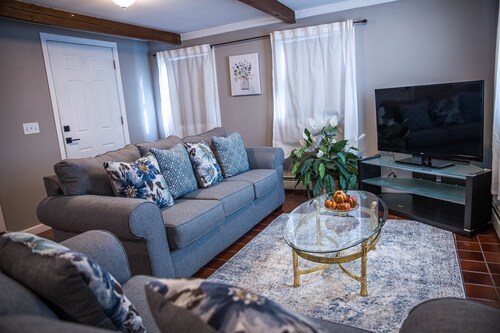 Cozy 1-bedroom apartment in lovely Gorham