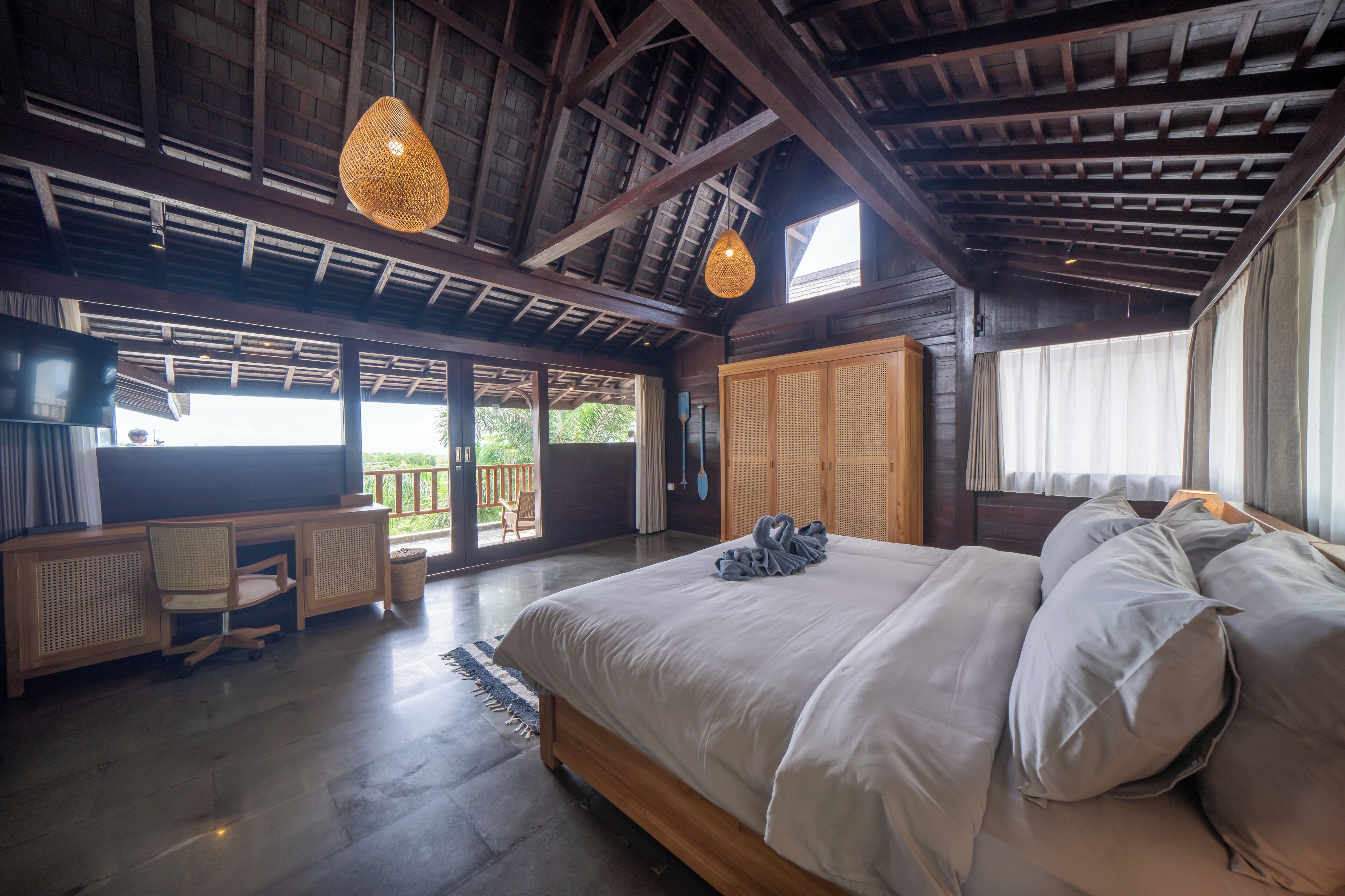 Elite Studio Suite | In-room safe, desk, laptop workspace, blackout drapes