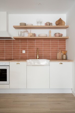 Fridge, microwave, oven, stovetop - Sunny Oasis Apartment in La Oliva (La Oliva)