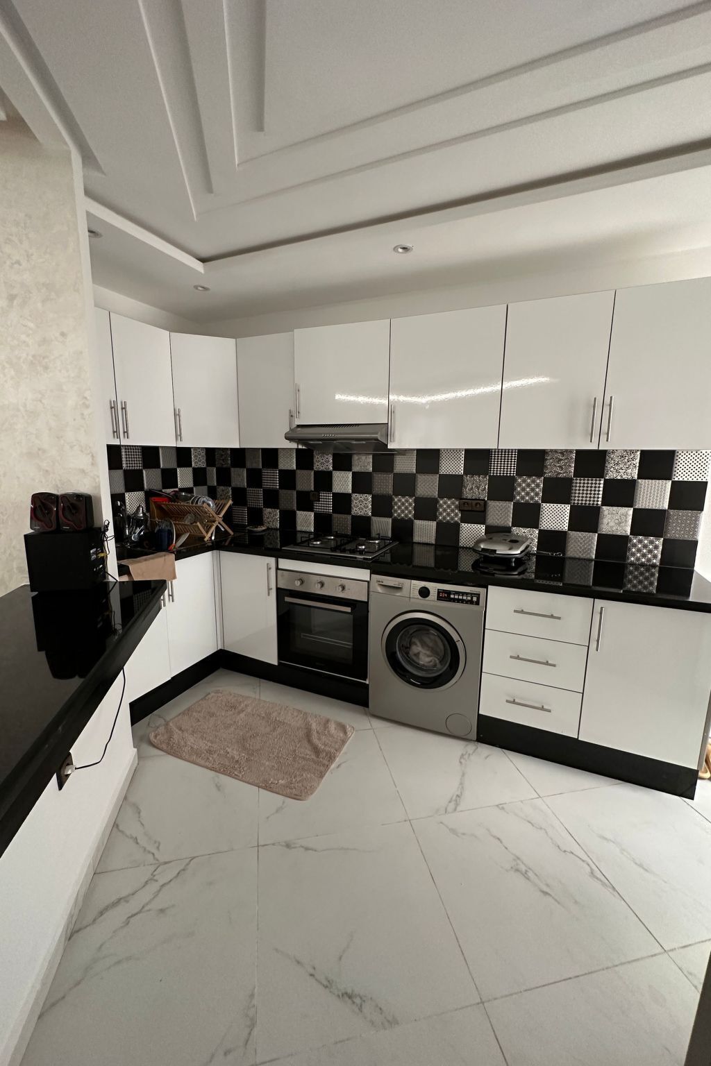 Frigorífico y utensilios de cocina