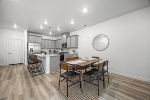 Dining - NEW 2025 TOWNHOME IN EAGLE-GARAGE PARKING-1 KING-2 QUEENS-PROFESSIONALLY CLEANED (Eagle)