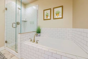 Bathroom - Desert Retreat by Pool and HotTub Near Sand Hollow (Washington)