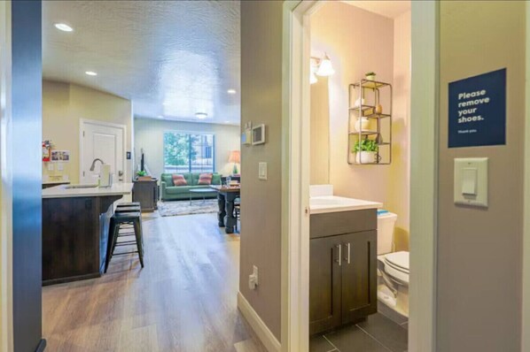 Bathroom - Desert Retreat by Pool and HotTub Near Sand Hollow (Washington)