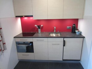 Fridge, oven, dishwasher, cookware/dishes/utensils - Chalet Mislin, Grindelwald direkte Bergsicht by Interhome (Grindelwald)