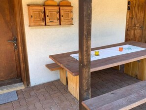 Outdoor dining - Chalet Fluehbluemli / Eigerview by Interhome (Grindelwald)