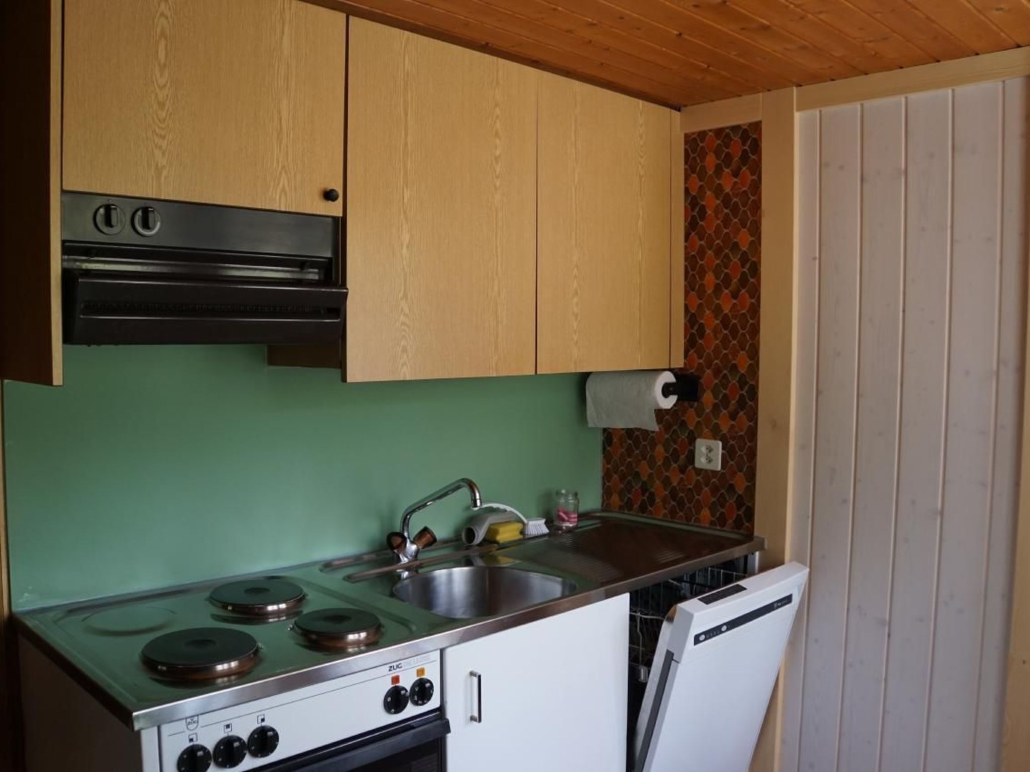 Kühlschrank, Ofen, Geschirrspüler, Kochgeschirr/Geschirr/Besteck