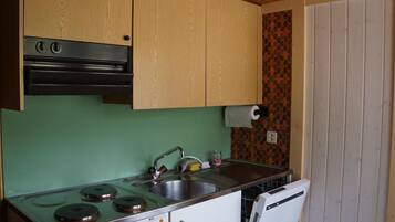 Kühlschrank, Ofen, Geschirrspüler, Kochgeschirr/Geschirr/Besteck