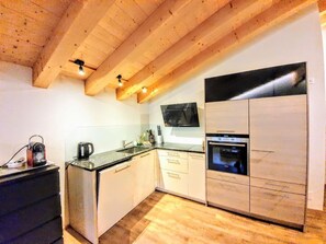 Fridge, microwave, oven, dishwasher - Chalet Eigernordwand by Interhome (Grindelwald)