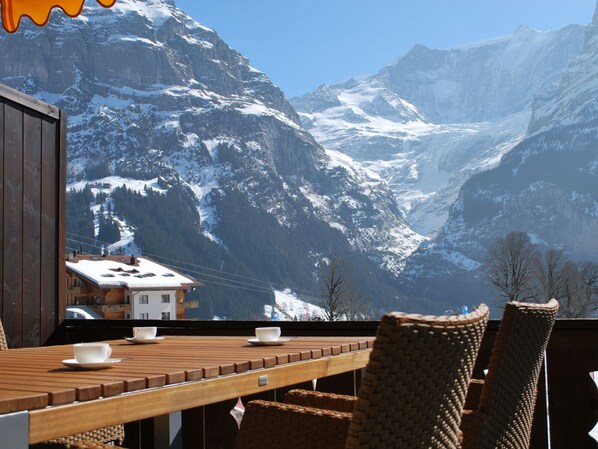 Outdoor dining - Bodmihus in Toplage by Interhome (Grindelwald)
