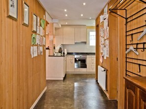 Fridge, oven, dishwasher, cookware/dishes/utensils - Apartment Obem Doregade by Interhome (Grindelwald)