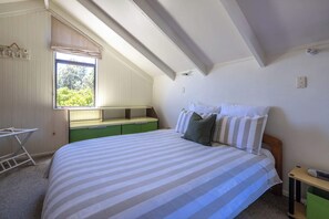 5 habitaciones, tabla de planchar con plancha, wifi y ropa de cama 