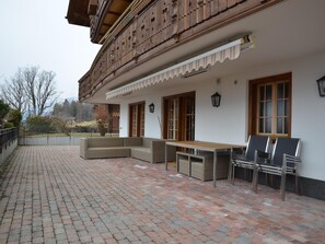 Outdoor dining - Apartment Paradise by Interhome (Grindelwald)