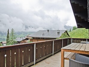 Outdoor dining - Apartment Zita by Interhome (Grindelwald)
