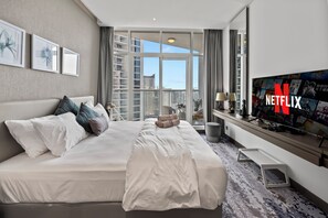 Iron/ironing board, WiFi, bed sheets - Cozy Appartment - Prime Location - Buisness Bay - Canal View (Dubai)