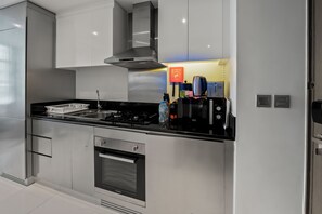 Private kitchen - Cozy Appartment - Prime Location - Buisness Bay - Canal View (Dubai)