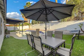Outdoor dining - Vegas Poolside Escape (Las Vegas)