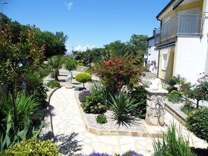 Property grounds - Neue und moderne, voll ausgestattete Wohnung by Interhome (Krk/Milohnići)