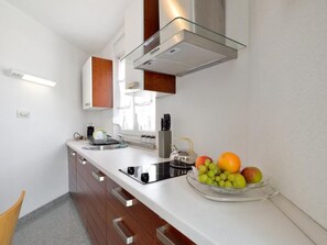 Fridge, microwave, oven, dishwasher - Ferienvilla "Posesi Dujak" by Interhome (Medulin)