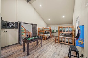 Game room - 3-bedroom A-Frame w/ Hot Tub, Sauna, WiFi and EV charging (Ashford)