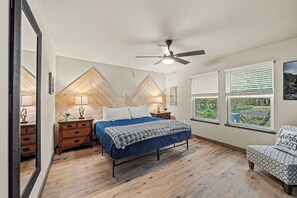 Iron/ironing board, internet, bed sheets - 3-bedroom A-Frame w/ Hot Tub, Sauna, WiFi and EV charging (Ashford)