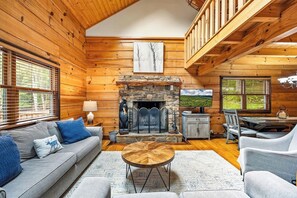 Smart-TV, peis og bøker