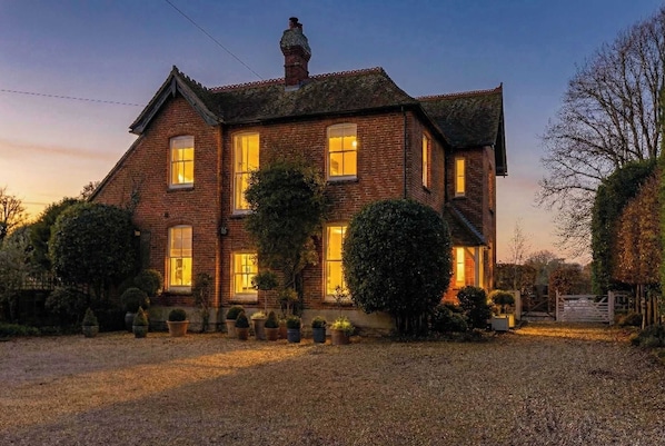 House | 6 bedrooms, desk, Internet - House Annexe Sleeps 18 Heated Pool (Chichester)