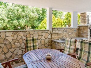Outdoor dining - Wohnung direkt am Strand by Interhome (Medulin)