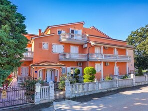 Esterni