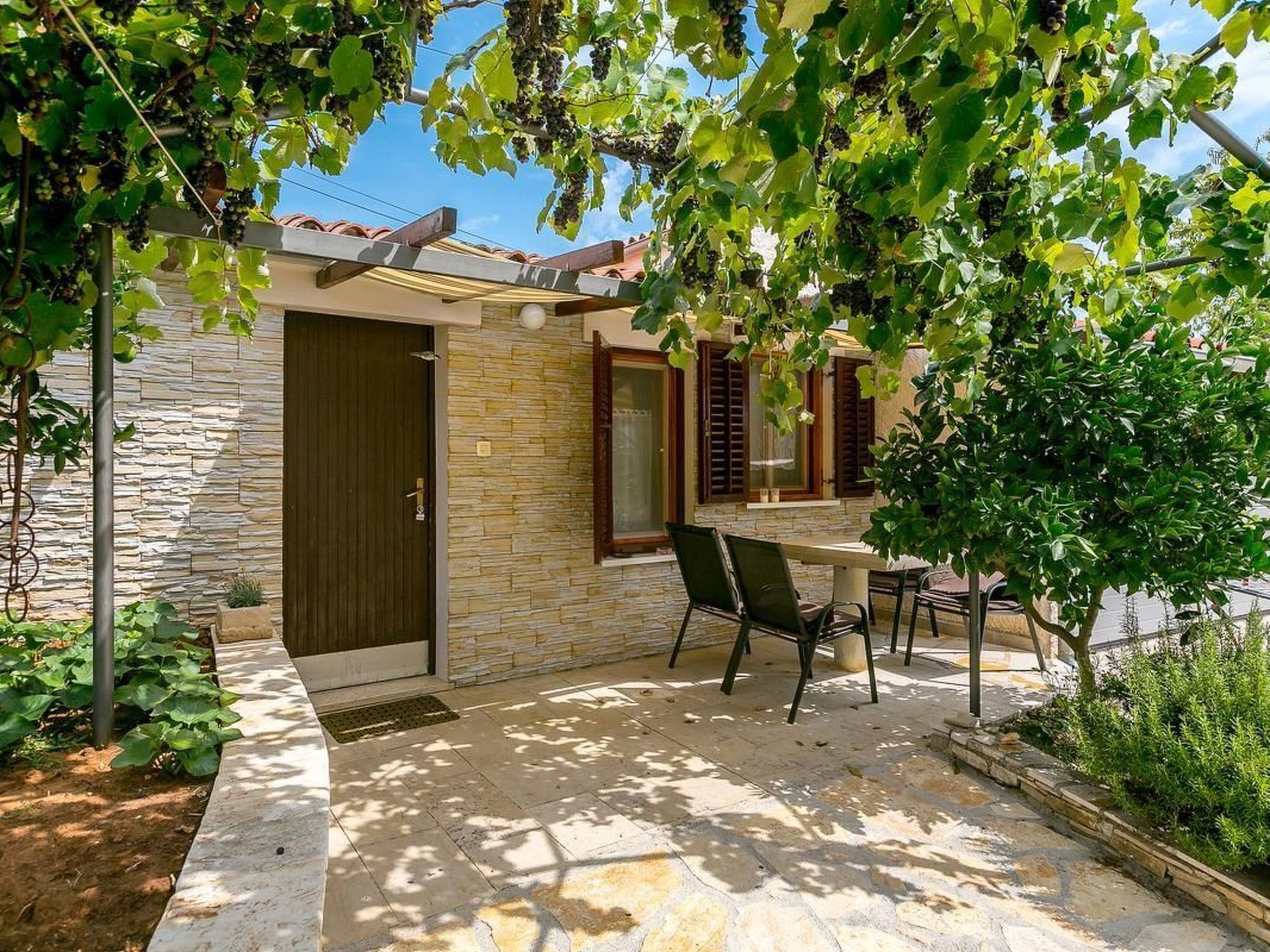 屋外ダイニングエリア