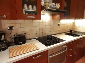 Fridge, microwave, oven, cookware/dishes/utensils - mit schönem Garten und Sonnenterrasse by Interhome (Medulin)