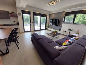 TV - Ferienvilla "Luxury Villa Tara" mit beheiztem Pool by Interhome (Medulin)