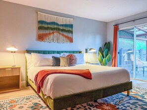 Schreibtisch, Reisekinderbett, kostenloses WLAN, Bettwäsche