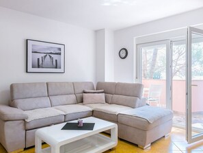 TV - für bis zu vier Personen, 400m vom Sandstrand by Interhome (Medulin)