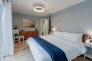 Desk, iron/ironing board, WiFi, bed sheets - 2BR Explorer’s Base | Bikes, Kayaks, Ferry (Nanaimo)