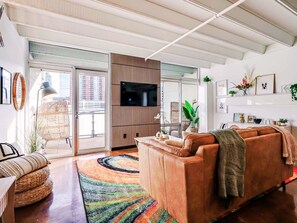 TV - Stunning 2 Bedroom Loft with heated parking in the heart of the ICE DISTRICT. (Edmonton)