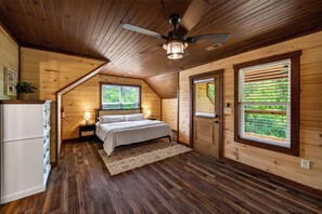 4 habitaciones, tabla de planchar con plancha y cuna de viaje 