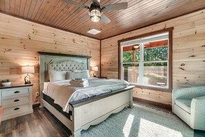 4 chambres, fer et planche à repasser, lit parapluie, Wi-Fi gratuit