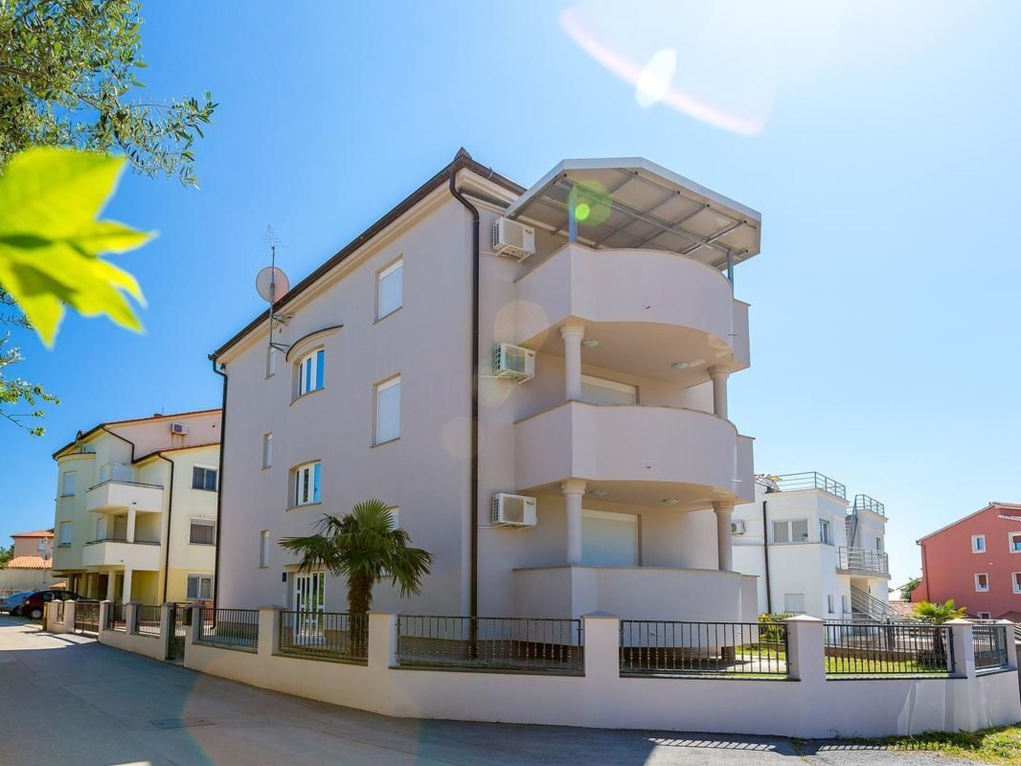 المنشأة من الخارج