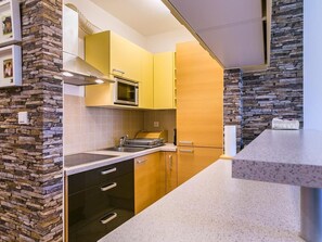 Fridge, microwave, cookware/dishes/utensils - für 4 Personen ca. 43 m² in Medulin, Istrien (Medulin und Umgebung) by Interhome (Medulin)