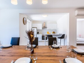 Dining - "Suzy" mit privatem Pool by Interhome (Medulin)