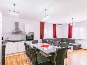 Fridge, microwave, oven, dishwasher - für 7 Personen ca. 100 m² in Medulin, Istrien (Medulin und Umgebung) by Interhome (Medulin)