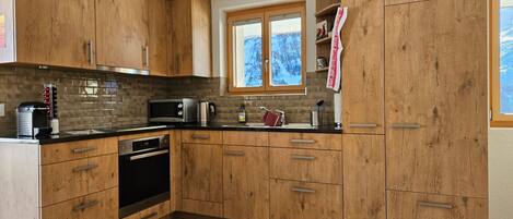 Kühlschrank, Mikrowelle, Ofen, Geschirrspüler