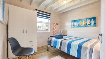 Bügeleisen/Bügelbrett, Reisekinderbett, kostenloses WLAN, Bettwäsche